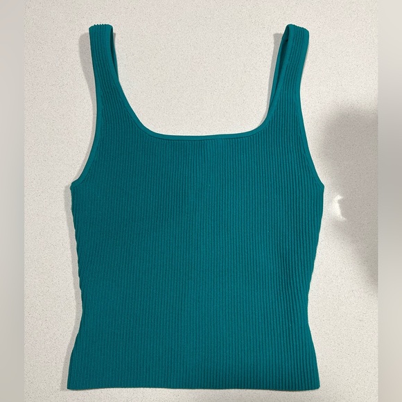 Aritzia - Babaton Sculpt Knit Squareneck Tank in Emerald Green - Picture 1 of 7